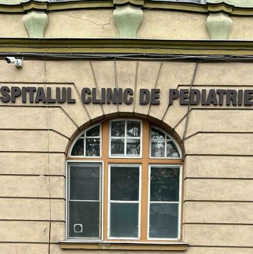Producție publicitară exterioară Spitalul de Pediatrie Sibiu Producție publicitară exterioară realizată pentru Spitalul Clinic de Pediatrie din Sibiu, contribuind la promovarea eficientă și profesională a serviciilor medicale.