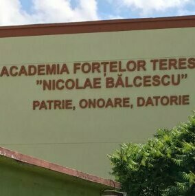 Litere volumetrice realizate de MEDIA IMPACT pentru Armata României Montaj litere volumetrice pentru Armata României, Academia de Forțe, profesionalism și cea mai bună calitate