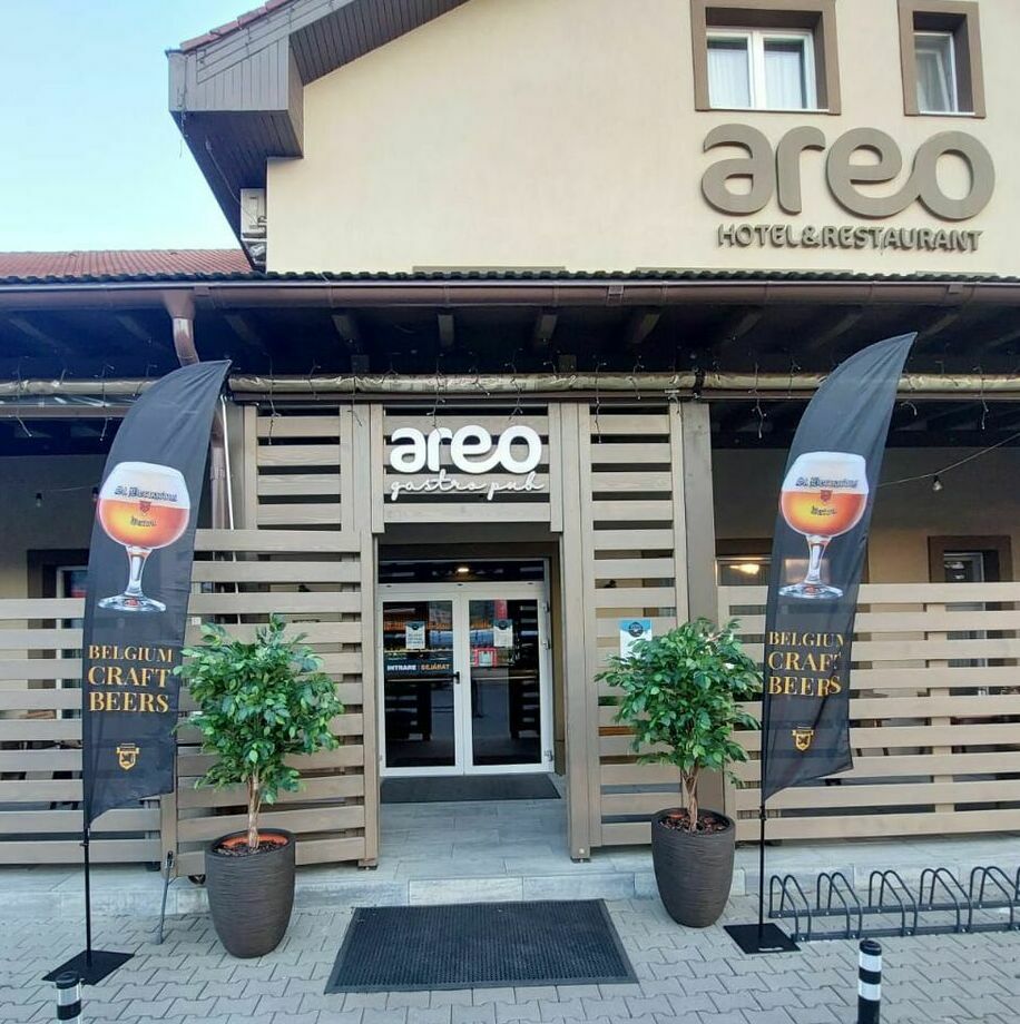 Folie sablată personalizată pentru birouri Marquardt Decorare cu folie sablată personalizată în birourile companiei Marquardt, adăugând un touch elegant și profesional în interiorul lor.