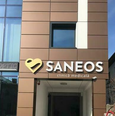 Litere volumetrice și casetare bond clinica SANEOS Sibiu Realizare litere volumetrice luminoase și casetare bond personalizate pentru clinica medicală renumită SANEOS din Sibiu, garantând un aspect profesional și vizibilitate excelentă.