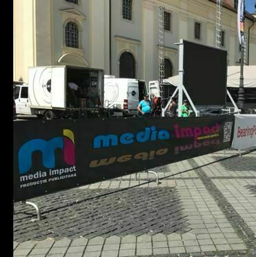 Banner publicitar în Sibiu - Design personalizat și montaj profesionist Banner publicitar cu design personalizat, imprimat și montat în diverse locații din Sibiu pentru maximă vizibilitate.