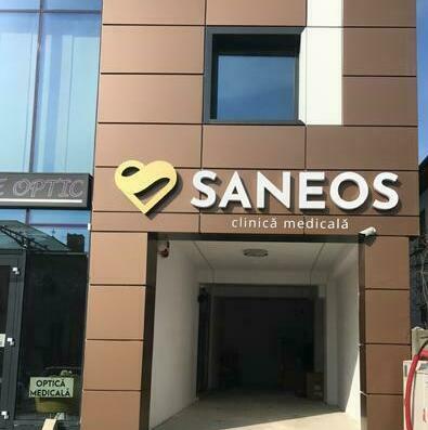 Litere volumetrice și casetare bond clinica SANEOS Sibiu Realizare litere volumetrice luminoase și casetare bond personalizate pentru clinica medicală renumită SANEOS din Sibiu, garantând un aspect profesional și vizibilitate excelentă.