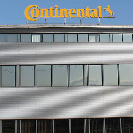 Reclama publicitara mare inaltime fabrica Continental Sibiu Productie publicitara finalizata și montata la mare înălțime pe fabrica Continental din Sibiu