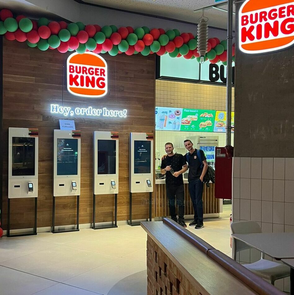 Materiale publicitare luminoase Burger King mall Diverse materiale publicitare, producție publicitară luminoasă, montate în mall pentru Burger King
