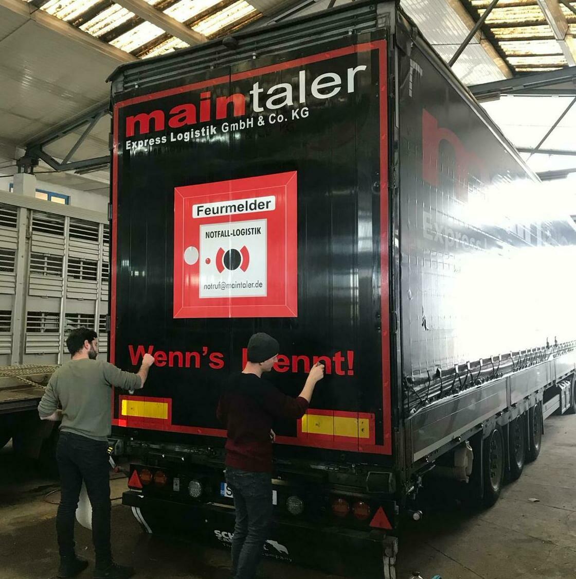 Inscripționare integrală a tirului - Servicii profesionale de la Media Impact Inscripționare completă a unui tir realizată de Media Impact, cu design personalizat și aplicare meticuloasă.