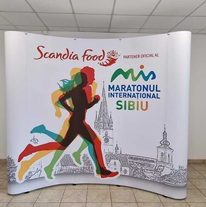 Stand expozițional printat și realizat pentru evenimente - Design personalizat și montaj. Stand expozițional printat și realizat de noi, amplasat pentru diverse evenimente, design personalizat și montaj profesional.