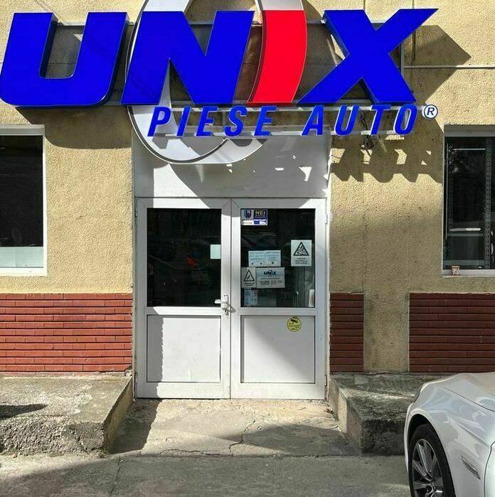 Reclamă publicitară magazin piese auto UNIX Sibiu Realizare reclamă publicitară personalizată pentru magazinul de piese auto UNIX din Sibiu, cu design atractiv și mesaj clar pentru atragerea clienților