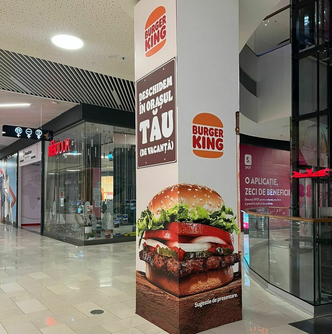 Imbrăcare stâlpi autocolant și plăci PVC Sibiu Imbrăcarea stâlpilor în autocolant, plăci de PVC printate conform graficii, design grafic pentru stâlpii interiori ai mall-ului principal din Sibiu