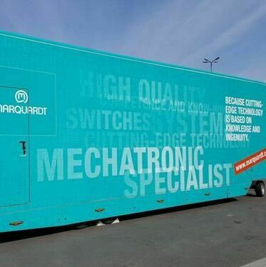 Rulotă inscripționată integral pentru firma Marquardt - Personalizare completă. Rulotă personalizată integral pentru firma Marquardt, inscripționare totală autorulotă, grafică personalizată Marquardt.