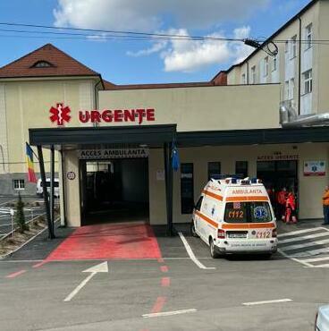 Litere volumetrice luminoase Urgențe Spitalul Județean Sibiu Litere volumetrice luminoase pentru secția de Urgențe a Spitalului Județean Sibiu, includând simbolul specific URGENTELOR și ambulante, montate profesional