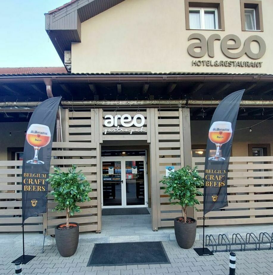 Folie sablată personalizată pentru birouri Marquardt Decorare cu folie sablată personalizată în birourile companiei Marquardt, adăugând un touch elegant și profesional în interiorul lor.